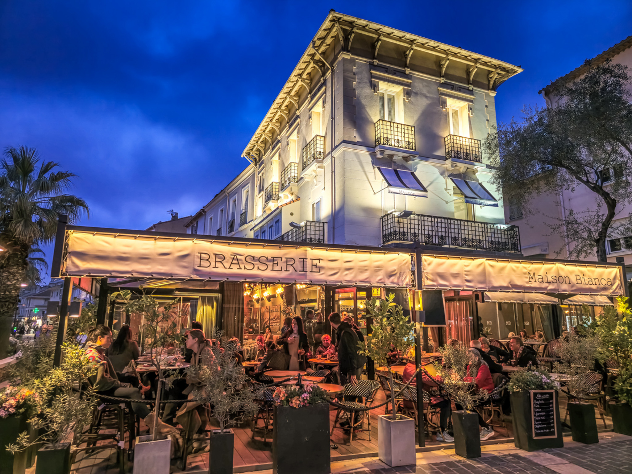 From Boulangerie to Bistro in Sainte-Maxime and Les Issambres: A Day of Eating Like a Local