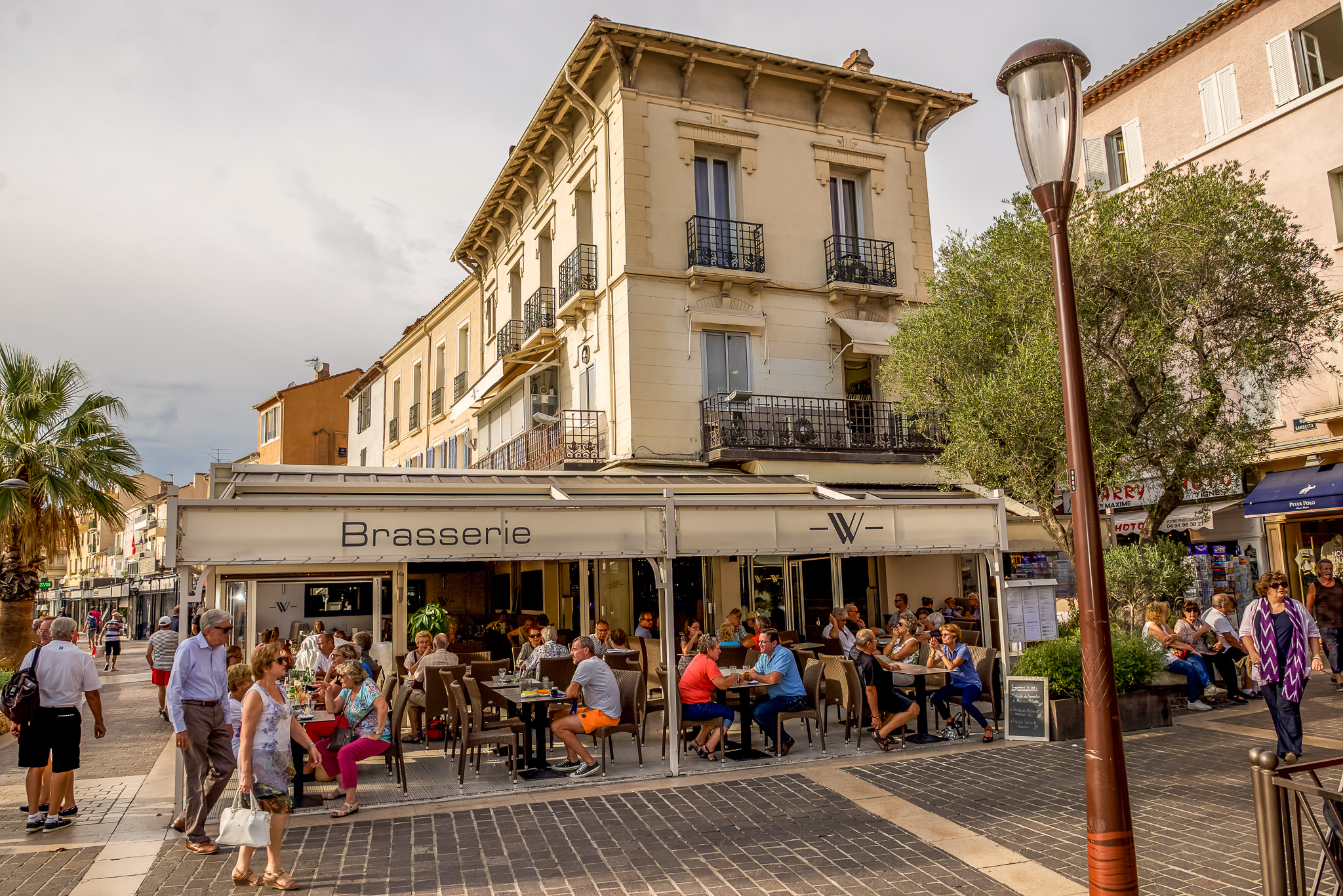L’art de la table à Sainte-Maxime : Ambiance, saveurs et esprit de la Riviera