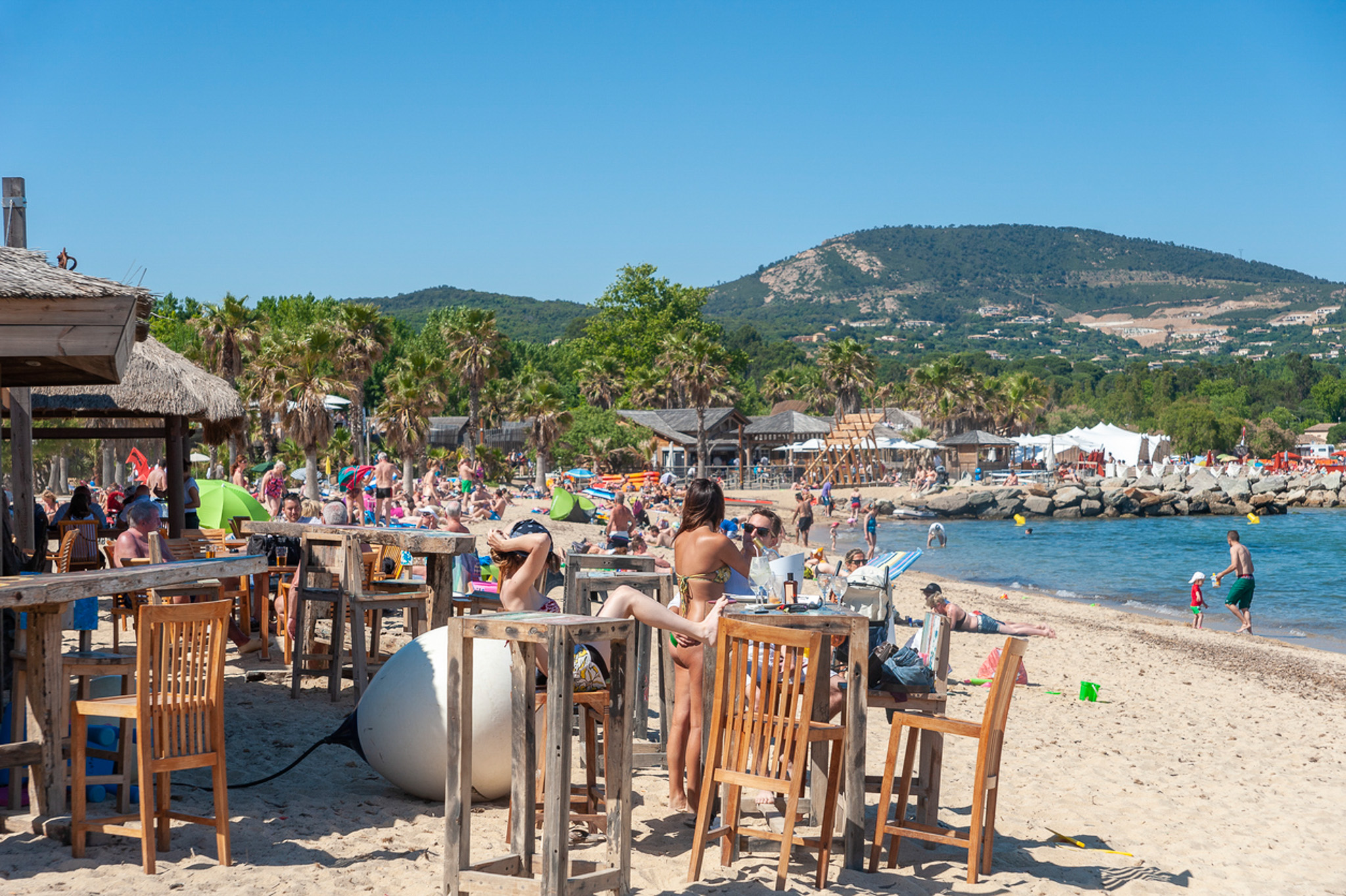 Top 7 clubs de plage à Grimaud : le guide complet 2025